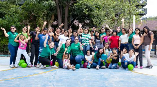 colaboradores-durante-jornada-de-voluntariado-en-casa-hogar-del-nin-o-small?format=webp